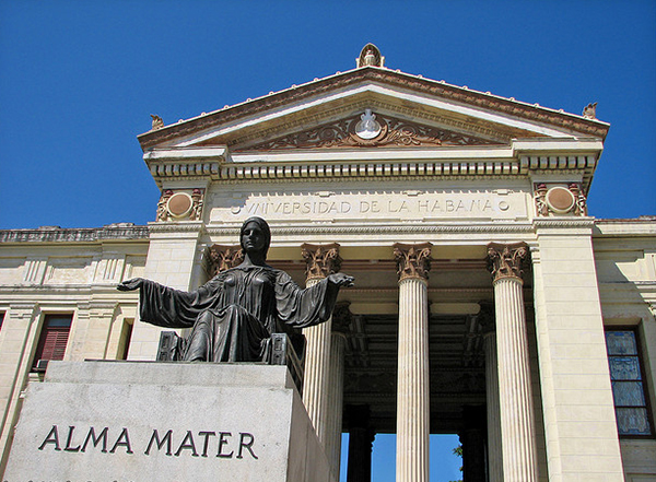 Alma Mater statue at the University of Havana
